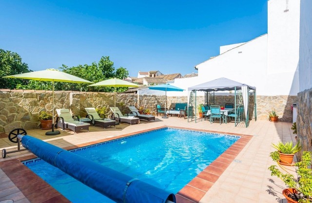 Casa de Royal Oaks Encinas Reales by Ruralidays