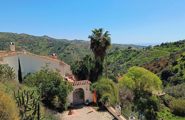 Casa del Palmas - Charming Private Villa with 2 Bedrooms. 25 minutes from Malaga