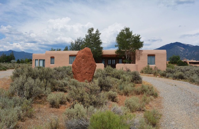 Casa Del Prado 3 Bedroom /3 bath beautiful Views from a sage covered meadow.