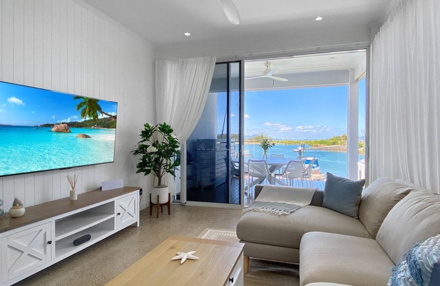 Casa del Sol – A spacious tropical retreat with stunning water and mountain views