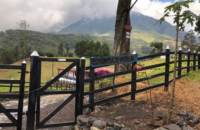 Casa ecoturistica con rio y vista a las montañas