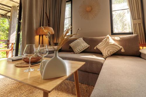 Casa Eden - Double King Bed - Peaceful Garden Retreat - 4K SmartTV