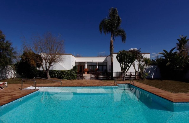 Casa El Alamo - Very generous villa with pool with swimming lane close to the beach