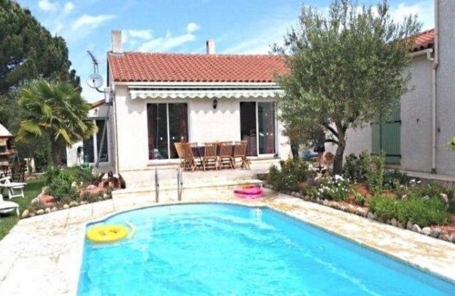 CASA ELLIOT, 11km from the beaches, modern 6 bedroom villa, swimming pool