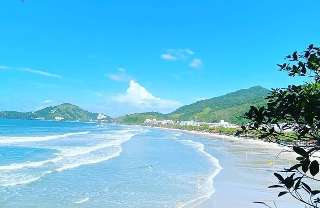 Casa Espaçosa com 2 Dormitório, Mobiliada, Cozinha Completa a 700 mts da Praia
