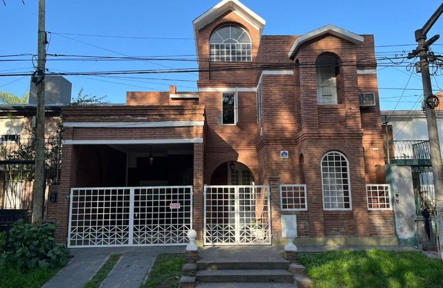 Casa Frente Parque Guillermina