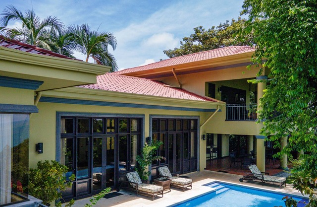 Casa Julieta- Great Ocean Views, Convenient Location, Wildlife and Privacy