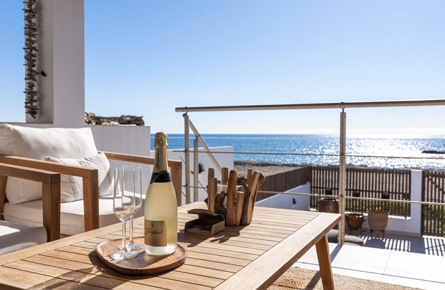 Casa Leon - Beachfront Townhouse