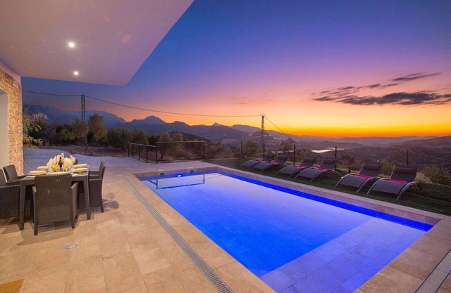 Casa Lola - Three Bedroom Villa, Sleeps 6
