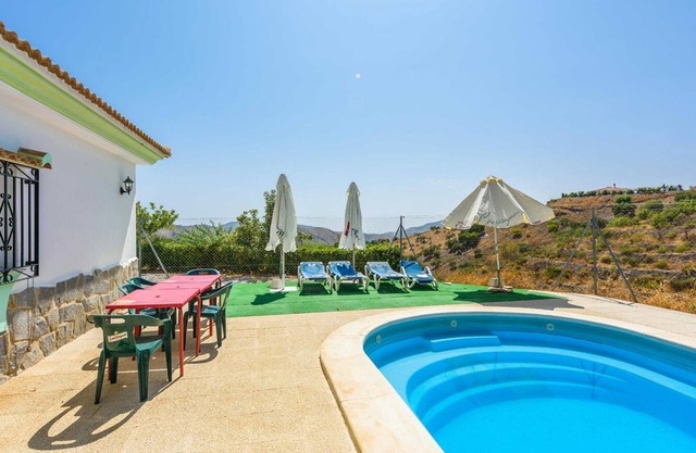 Casa Los Pérez Sedella by Ruralidays