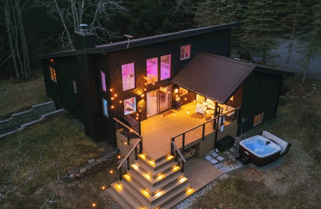 Casa Magda - Designer Home near Hiking + Swimming