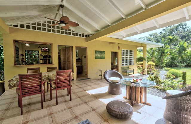 Casa Mariposa 2BR in Playa Chiquita