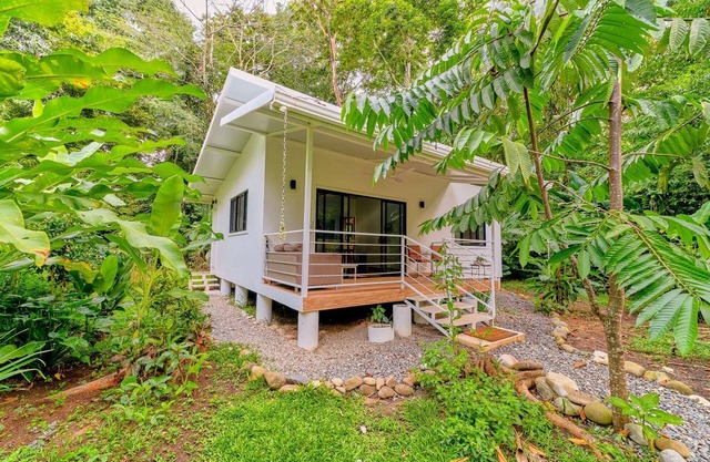 Casa Minerva - Modern new Jungle 1BD house AC & TV
