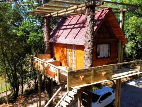 Casa na árvore com hidro, piscina, trilha, cavalo