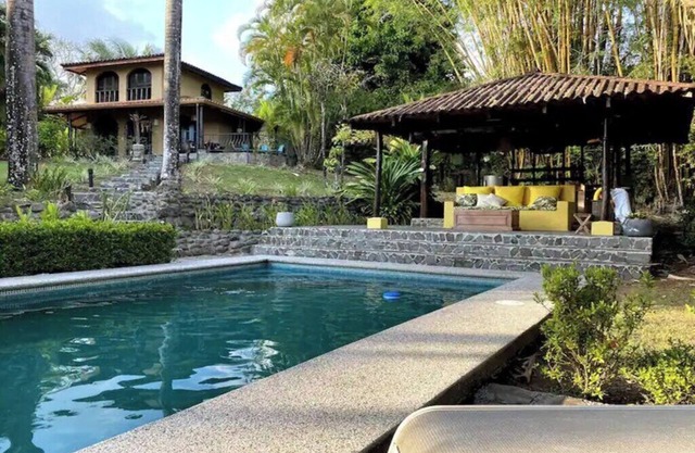 Casa Paraiso - Tropical Getaway Close to Beach
