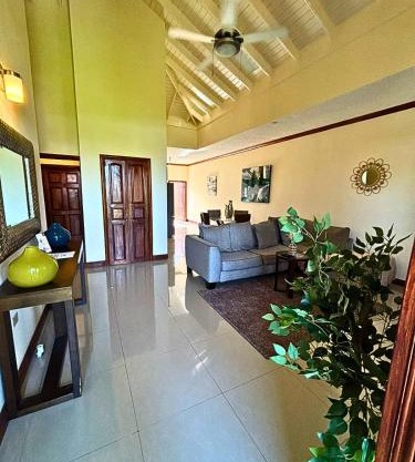Casa Pors Luxury Apartment with Security, Pool, & Gym