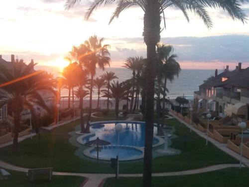 Casa primera línea vistas al mar con Parking