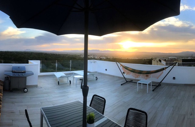 Casa Rooftop with stunning views (wifi, BBQ grill, air conditioning)