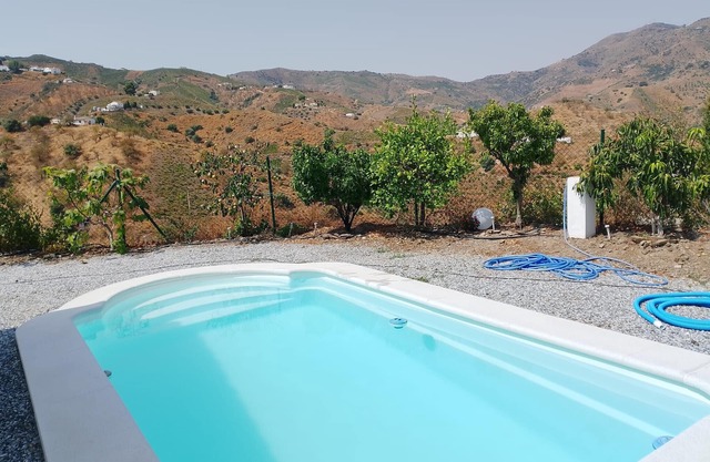 'Casa Rural Cuesta Málaga' with Mountain Views, Private Pool, and Air Conditioning