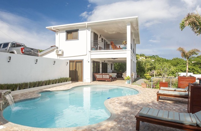 Casa Soma Villa - Panoramic views - walk to town & beach - 2 to 16 guests