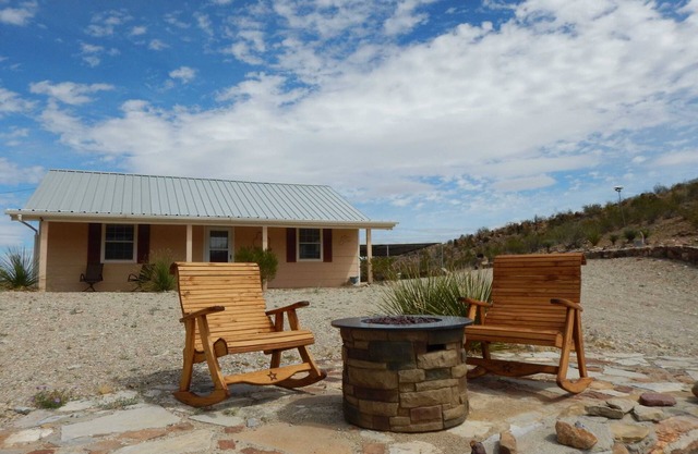 Casa Tranquilla: Scenic Solar and Wind Powered Home