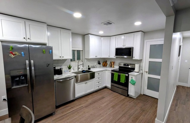 Casa Vera - Charming fully remodeled house on large lot with mini theater