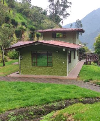 "Casa Verde" en Baños de Agua Santa con vista al volcán Tungurahua