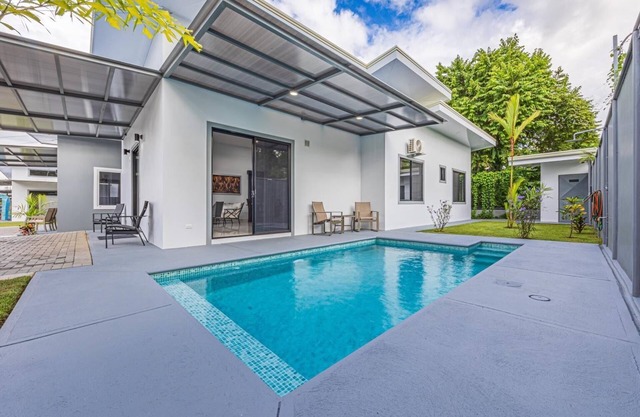 Casamsar Villas: cozy modern home super close to the beach and amenities