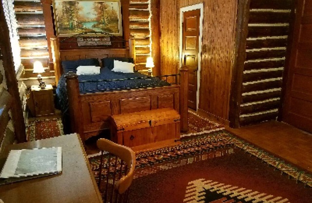 Cascade Log Cabin - Ensuite Standard