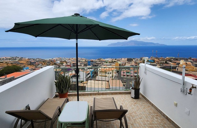 Casinha Nova - 3-bedroom house in São Filipe with City, Ocean view AC, WiFi