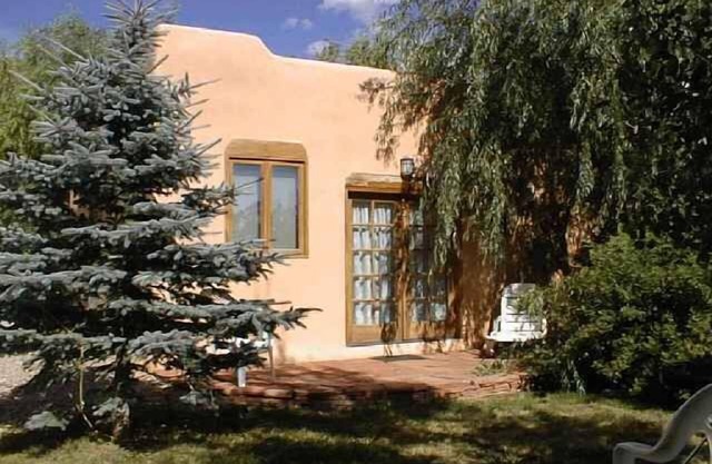 Casita Bella -clubhous pool tennis hot tub internet stream deck patio privacy