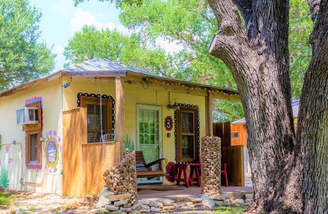 Casita Blu Tres with Guadalupe River Access