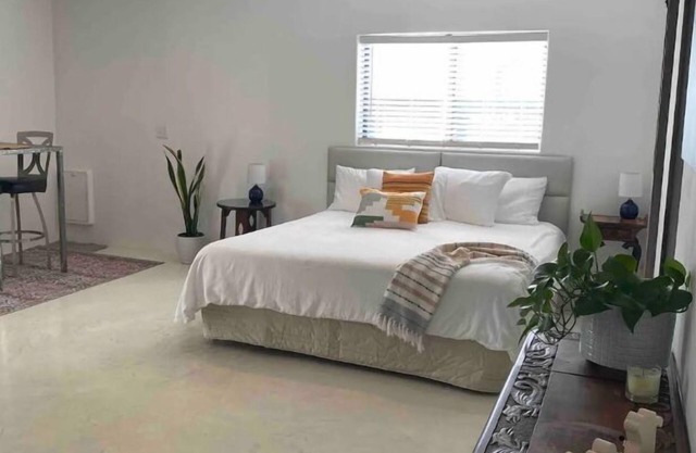 Casita in the Catalina Foothills near Sabino Canyon, The Loop, restaurants, food
