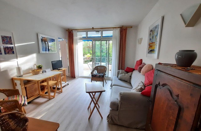Cassis , F2 4 Personnes , Terrasse, Parking, Plage et Port à Pied