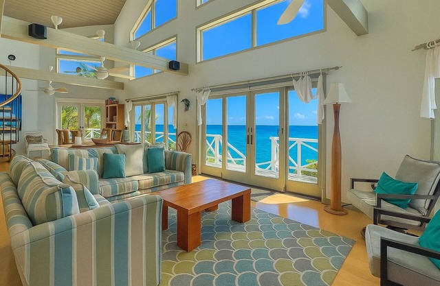 Castaway Cove: Tropical Beachfront Villa with Superb Snorkeling and Coastal Views
