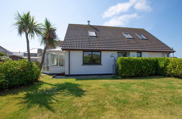Castaways - Three Bedroom House, Sleeps 6