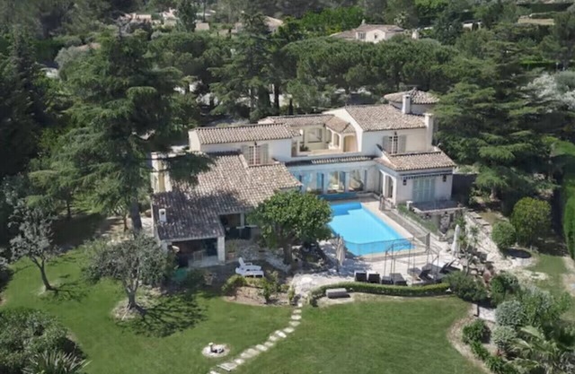 Castel Carpe Diem is a luxury villa with private pool, located between Cannes and Grasse