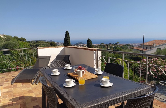 Castel Henry - Terrace with view and large garden