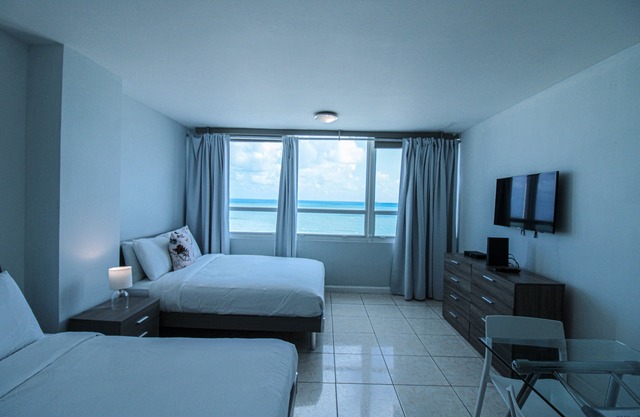 Castle 603 Oceanview w/Free Parking, pool, beach access, gym, tennis, restaurants and more!