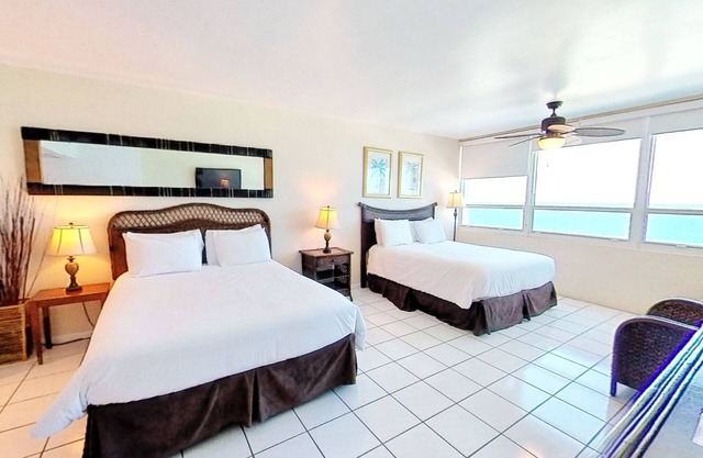 Castle 922 Oceanview Condo w/Free Parking, a pool, beach access, gym, tennis, restaurants and more!