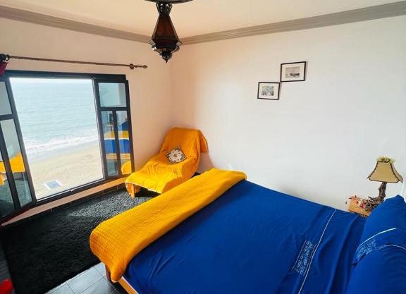 Castle on the Hill Private Beach, WiFi & Parking