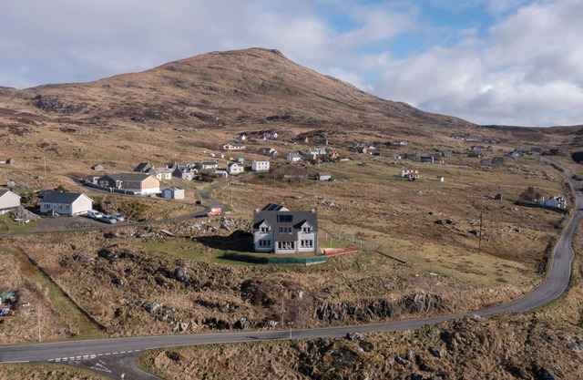 CASTLEBAY VIEW, pet friendly in Castlebay, Isle Of Barra