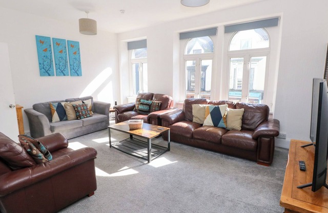 CASTLEVIEW COASTAL COMFORT, pet friendly in Mumbles