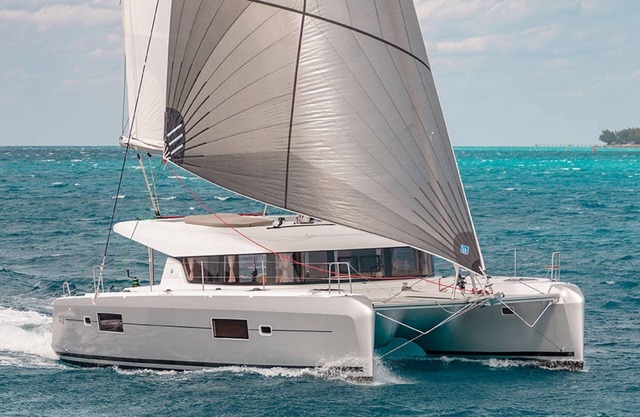 catamaran rental with crew