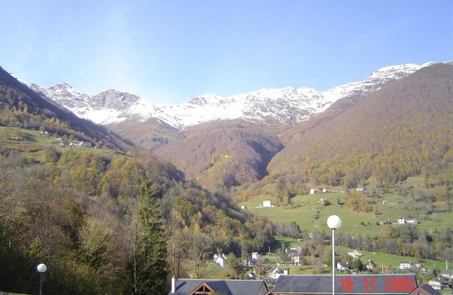 Cauterets Chalet sleeps 4, 2 bedrooms close to center and ski lifts