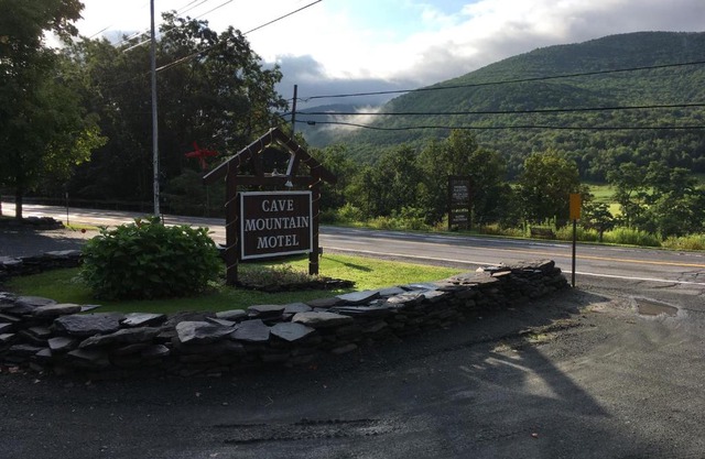 Cave Mountain Motel