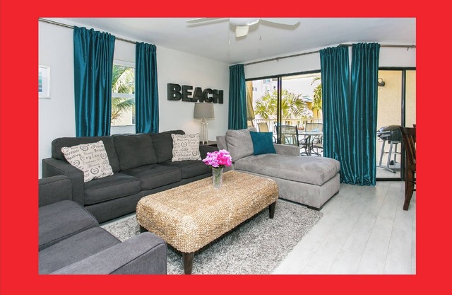 🌴 Cayman Reef 57 COMPLETELY RENOVATED! 3 King Beds Granite Stainless Modern