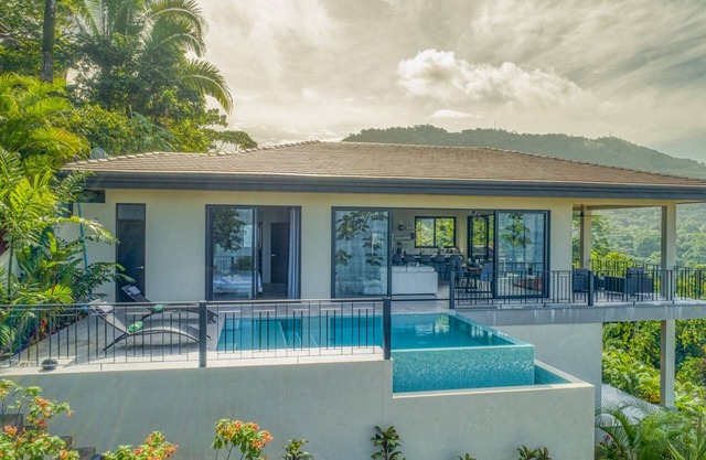 CDM Amazing Ocean View-walking distance to the beach-Concierge service-Security