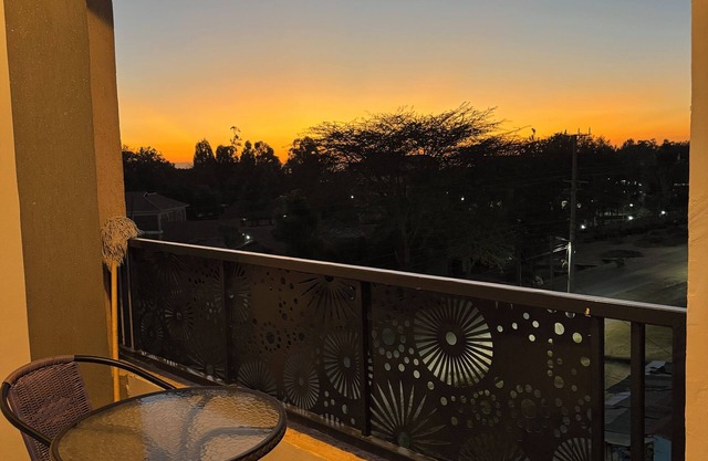 Cedar Luxe Apartments with Mt Kenya views. Family friendly! Walk to Cedar Mall