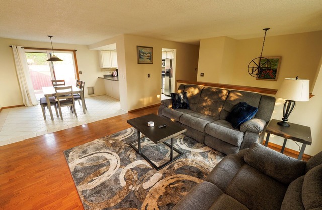 Cedarwood Manor - The Perfect Home for the Family!